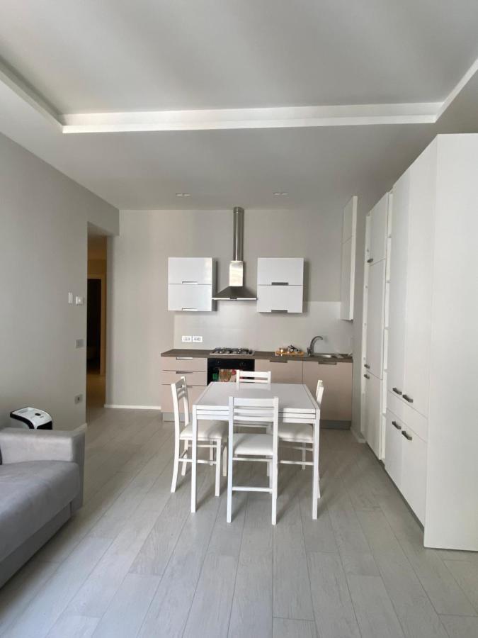 Casa Dante: Oneglia Centro-Marina-Spiagge Apartment Imperia Ngoại thất bức ảnh
