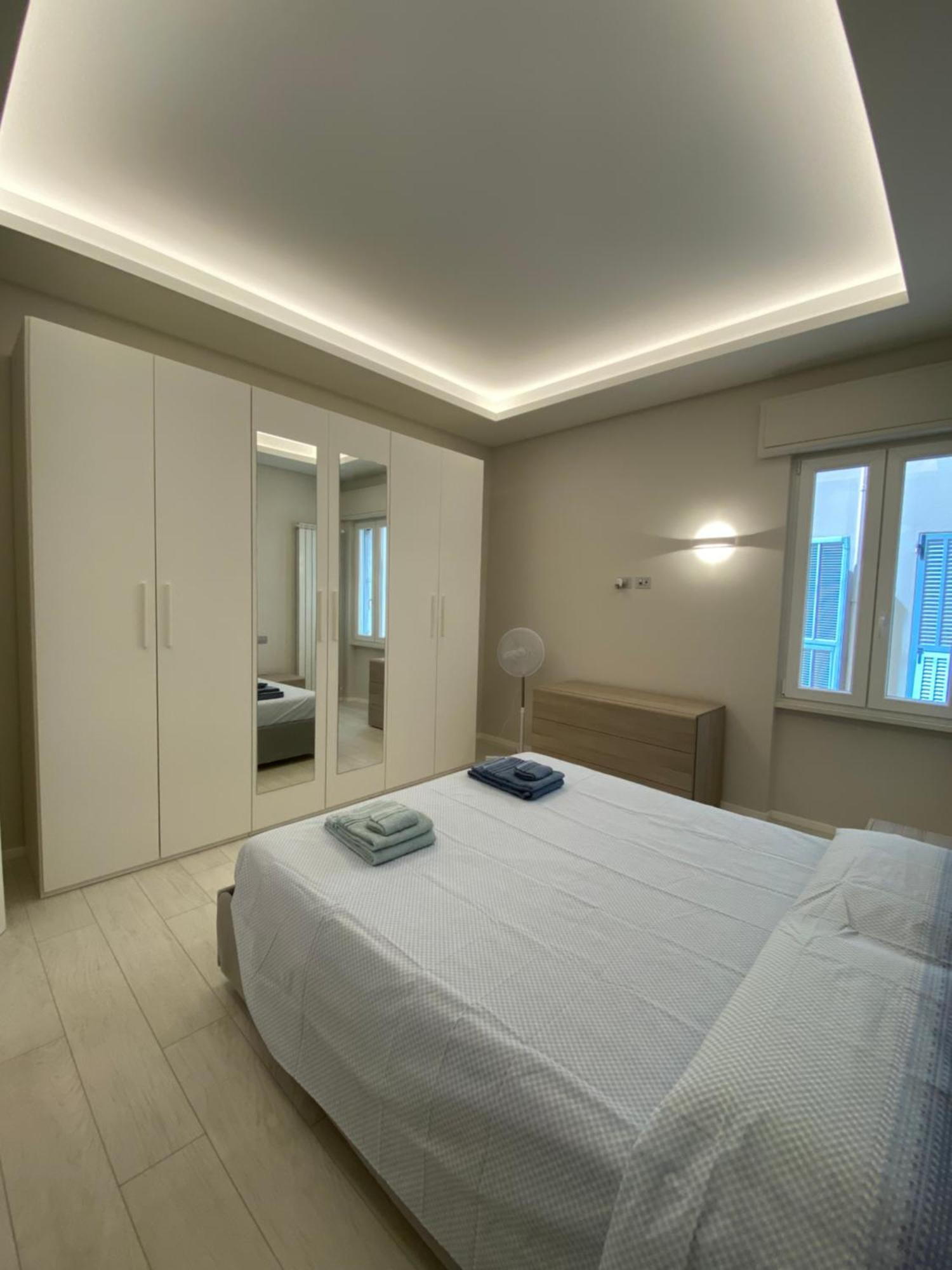 Casa Dante: Oneglia Centro-Marina-Spiagge Apartment Imperia Ngoại thất bức ảnh