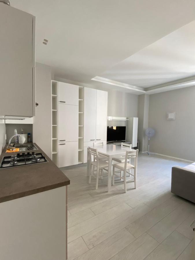 Casa Dante: Oneglia Centro-Marina-Spiagge Apartment Imperia Ngoại thất bức ảnh