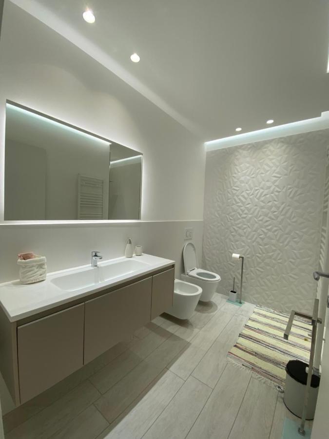 Casa Dante: Oneglia Centro-Marina-Spiagge Apartment Imperia Ngoại thất bức ảnh