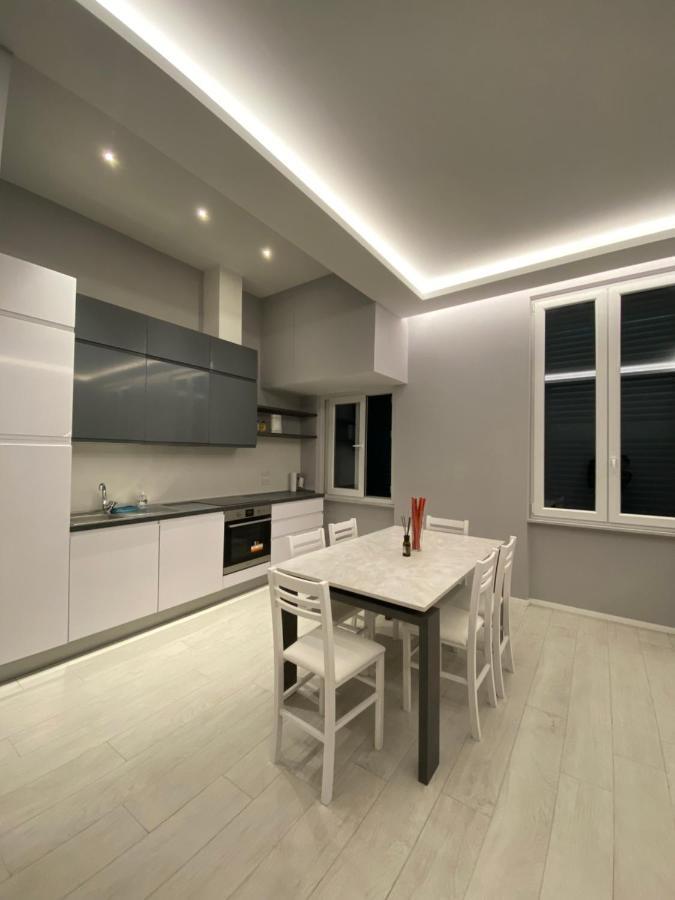 Casa Dante: Oneglia Centro-Marina-Spiagge Apartment Imperia Ngoại thất bức ảnh