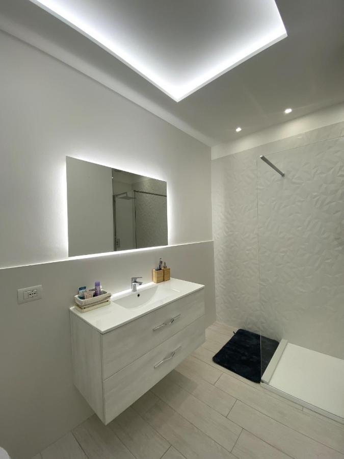 Casa Dante: Oneglia Centro-Marina-Spiagge Apartment Imperia Ngoại thất bức ảnh