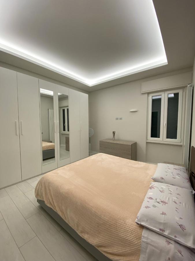 Casa Dante: Oneglia Centro-Marina-Spiagge Apartment Imperia Ngoại thất bức ảnh