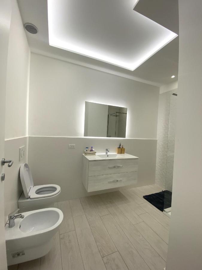 Casa Dante: Oneglia Centro-Marina-Spiagge Apartment Imperia Ngoại thất bức ảnh