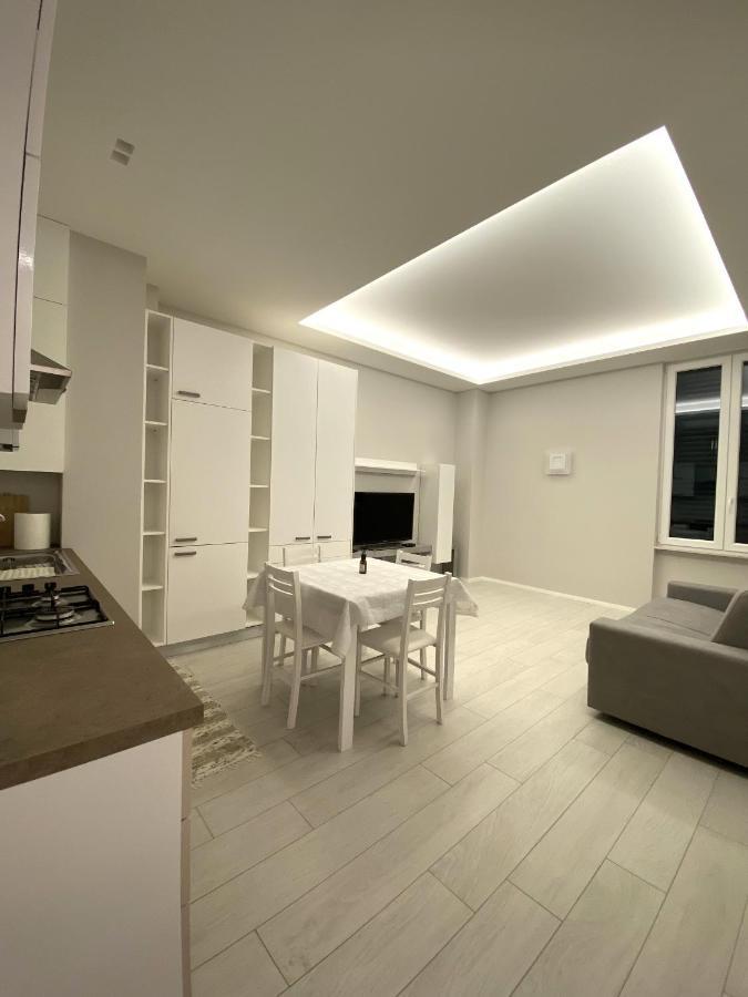 Casa Dante: Oneglia Centro-Marina-Spiagge Apartment Imperia Ngoại thất bức ảnh