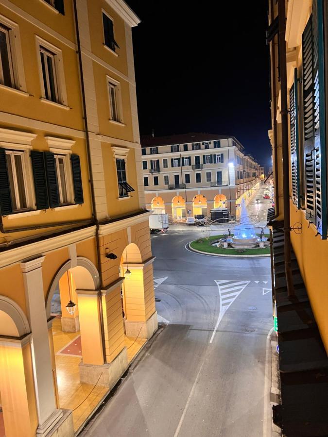 Casa Dante: Oneglia Centro-Marina-Spiagge Apartment Imperia Ngoại thất bức ảnh