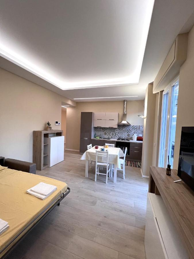 Casa Dante: Oneglia Centro-Marina-Spiagge Apartment Imperia Ngoại thất bức ảnh